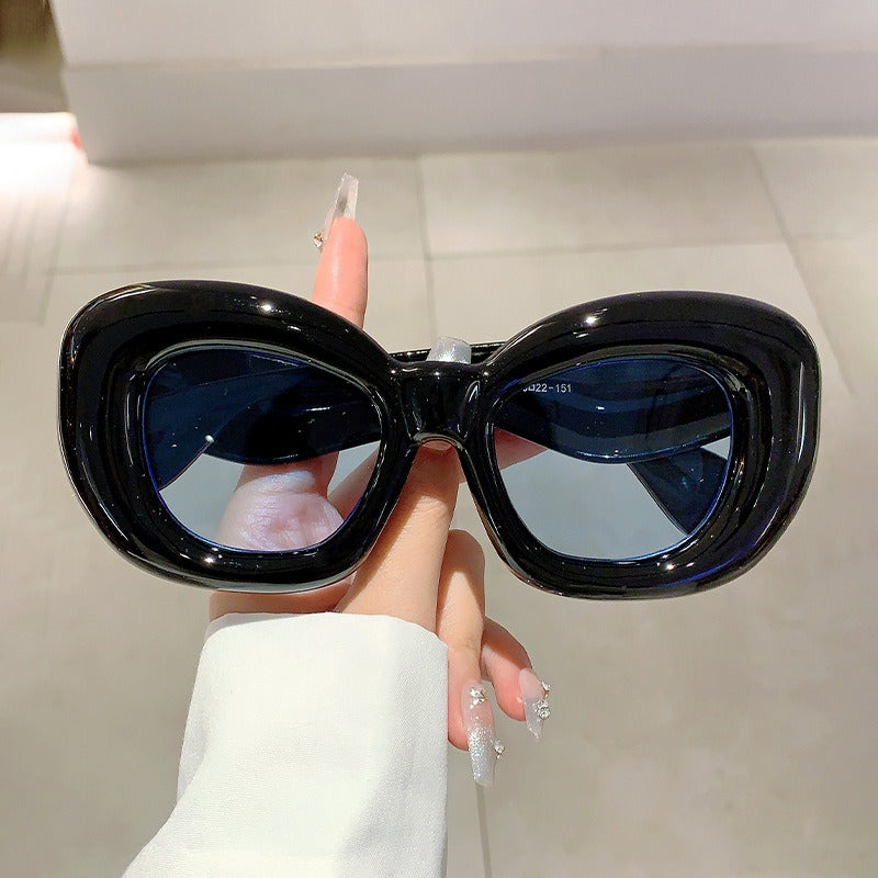 Sunglasses with quirky personality, trendy and spicy girl street photography, slimming out sunglasses
